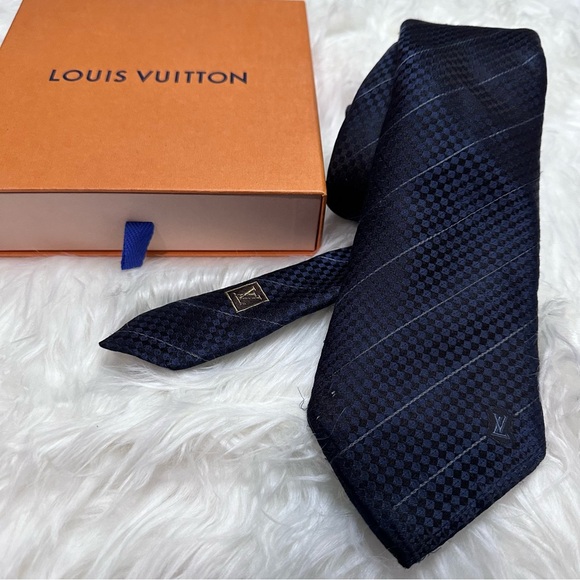 Authentic Louis Vuitton Tie - Picture 3 of 15